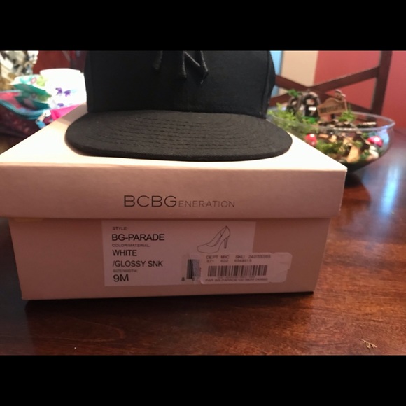 Women’s high heel shoe worn once. - Picture 2 of 4